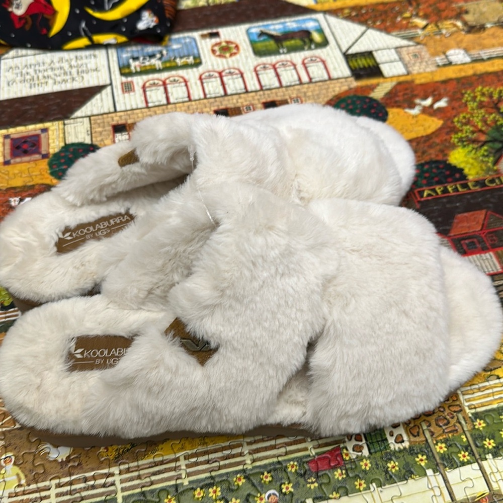 Kookaburra Ugg Slides like new cream white size 8